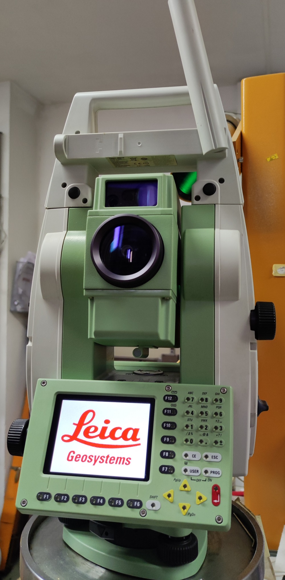 STAZIONE TOTALE LEICA GEOSYSTEMS TCRP1202+