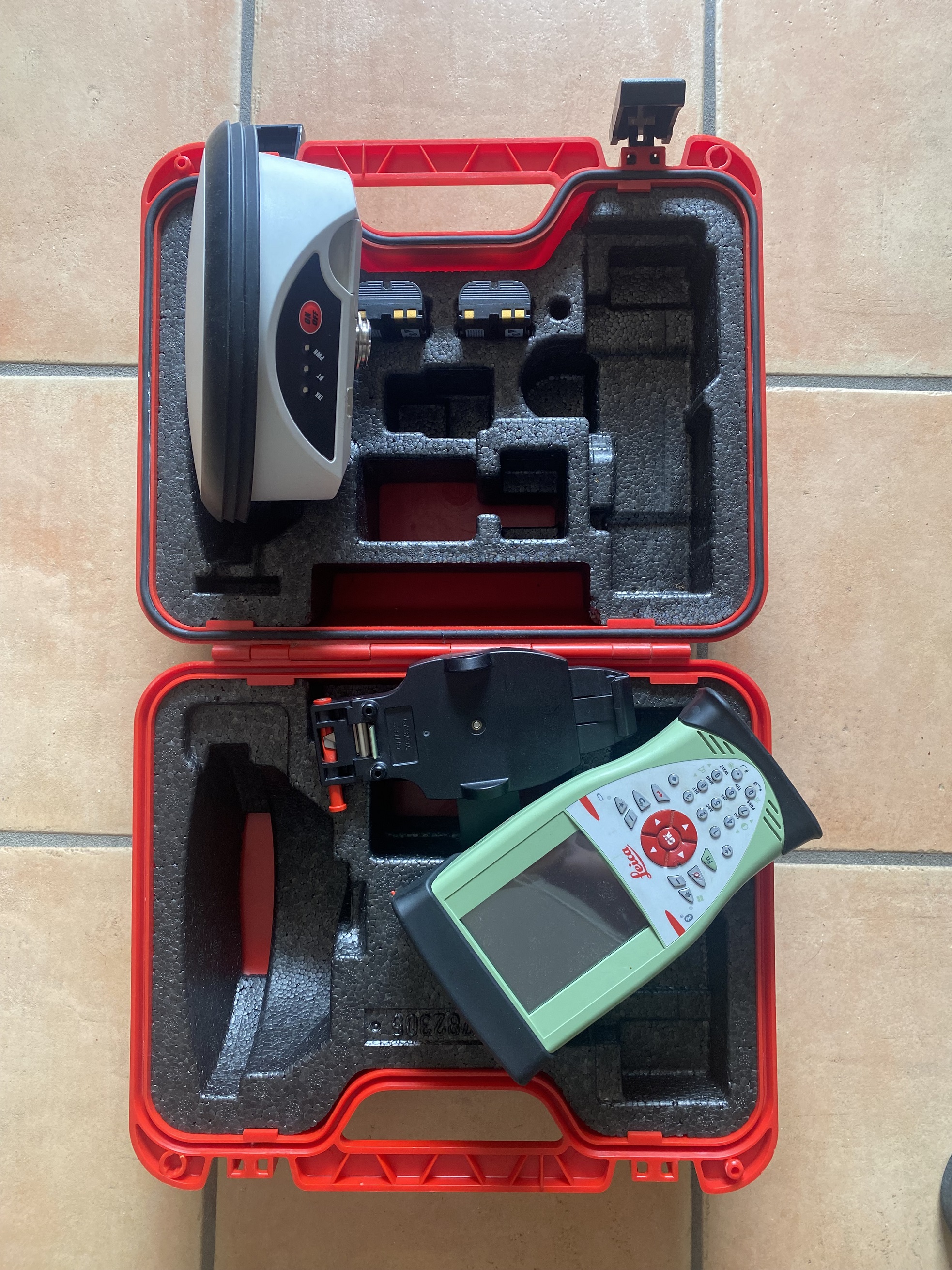 GPS LEICA GEOSYSTEMS GS08